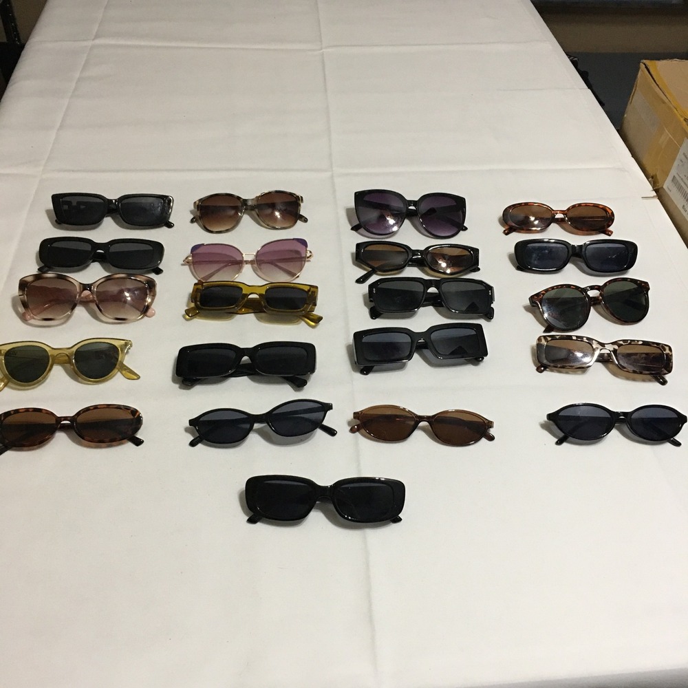 Lot of 21 Sunglasses Women Mixed Colors Vans American Eagle Lucky Brand Cat Eye